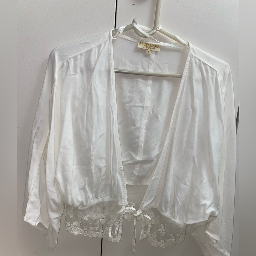 Cute white top
